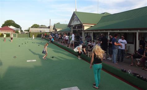 lawn bowls clubs near me.